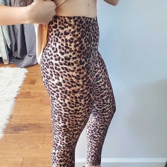 ❤️SALE❤️ butter soft Animal print leggings - Picture 7 of 9